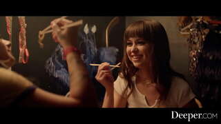 Mélyebb. Szexi lányok élvezni leszbikus fasz