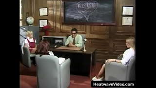 Kelly La Coed # 3 - Le troie del college