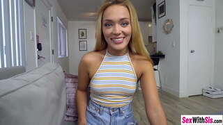 Hot babe gozatu blowjob eta pussy madarikatu