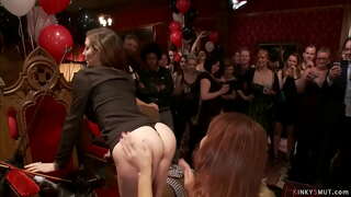 Du big boobs MILF vergai Simone Sonay ir Syren de Mer ne visuomenės Bday šalies ponia Princess Donna Dolore gauti gerklės susitrenkiau