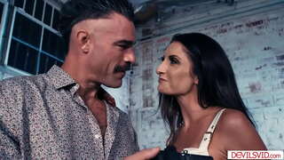 ���ാ കഴുത അവന്റെ മണ്ണ്തിന്നാന് ബുസ്റ്റി ബ്രൂനറ്റ് മികച്ച സുഹൃത്ത്