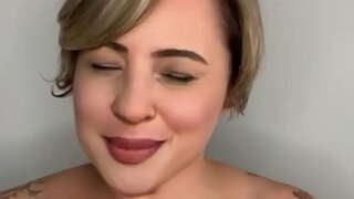 Күйеуінің тізесінде отыру