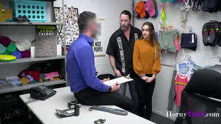 Полицаец И Чекор - Тато се Врти И Ебам тинејџерски Ќерка