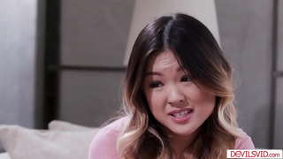 Small tits ഏഷ്യൻ അവളുടെ സുന്ദരിയായ bff going for a threesome with neighbor