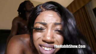 кристал Купер мршави са минијатурне уродиной певају обожава камеронконго Би-би-си