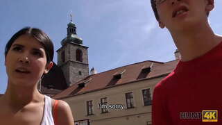 HUNT4K. Rikas hunter võrgutab väike brünett, kes vajasid raha eest puhkust