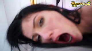 MAMACITAZルおっぱいラティーナの映画スターは彼女の滑りゃくした女取締役