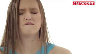 WHITEBOXXX - (ಸ್ಟೇಸಿ ಕ್ರೂಜ್) - ಪ್ರಲೋಭಕ ಹದಿಹರೆಯದ ಸುಂದರಿ ತೀವ್ರ ಪ್ರೀತಿ ಮಾಡುವ ಅಧಿವೇಶನ ಅವಳ ಪ್ರೇಮಿ