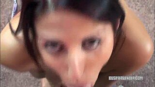 ���ौखिक लैवेंडर दे रही है कुछ सिर करने के लिए एक भाग्यशाली geek के