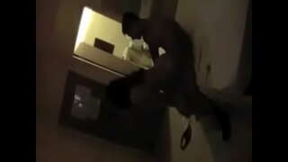 Esposo cornudo riba miéntras ku a meta di largu di bo kasá pt1.