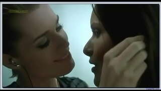 Rebecca Romijn Rie Rasmussen lesbi suudlus Femme Fatale