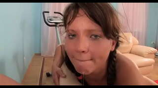 Magnífico bastante gal recibe entrepierna lamido