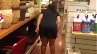 Culona బోధిస్తుంది పుస్సీ మరియు గాడిద లో స్టోర్