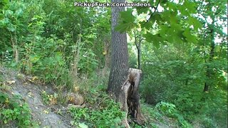 Na otvorenom seks scena sa plavušom