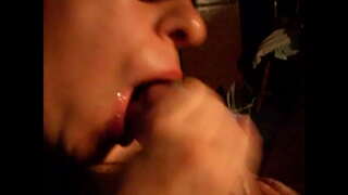 Pajeando eta xurgatzen buru gainean oilarra