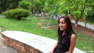 латиноамериканка toplo njegu lica nakon što joj je čvrsto трахнули u maca i magarca