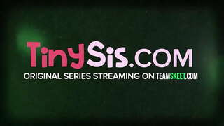 18 ročná Ariana Grand je tu jedna vec, a jedna vec, len sa dostať v PRDELI! Tento sexy zadok krásy miluje pozrieť sa na svoju tvár s penis hlboko jej krku a narieka v poteší, keď sa pl