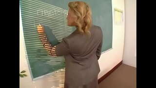 Busty Учител чука Студентку на бибиси