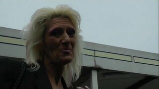 O prezinta pe bunica