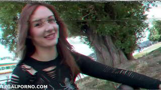 Ariadna está de vuelta para bolas profundas de puto culo, gran abertura, deepthroat y tragar GL010