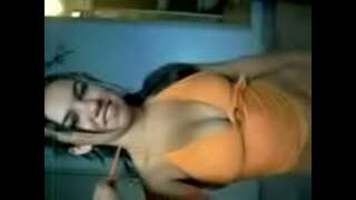 Младите hottie полетување облека