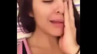 ���ீடியோ அர்ப்பணிக்கப்பட்ட மணமகன் காட்டும் தங்கள் pesones