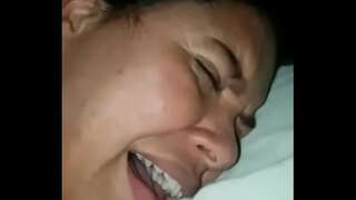 Թագ տալով էշի եւ տղամարդ