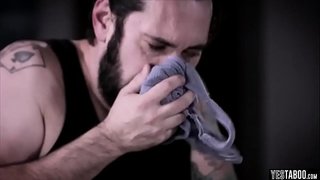 Cute sisiw ng trades magaspang para sa isang libreng kuwarto at board