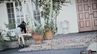 Big titted realtor കൗമാരം makes sure she sells വീട്ടിൽ