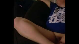 Vir monumentis uxor ludens dum eam in cubiculo