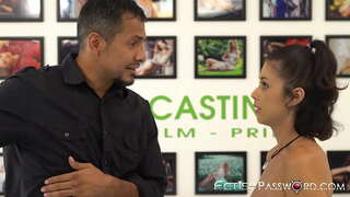 Сексуалды іш киімдегі сексуалды қыз