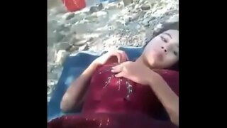 Vilaj jèn timoun deyò plen