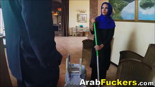 Нервному Ərəb Беженцу Pul Verdi Görə Ki, O, Отсосал Kök Üzvü