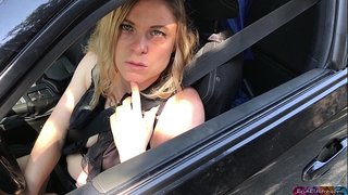 Blondynka подцепляет nieznajomego i pieprzy u siebie w domu