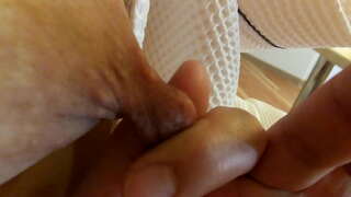 Kinky निपल्स मुड़ और खींच लिया और बढ़ाकर रबर की तरह हेनतई निपल्स