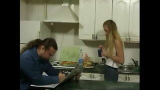 BritishTeen step Daughter getting പിതാവിന്റെ അടുക്കള വേണ്ടി സെക്സ്