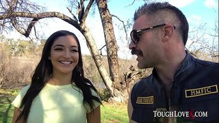 Maza auguma brunete cutie fucked ar lielu locekli vairākas reizes