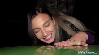 Agen awam Melengkung buah dada hottie di luar malam blowjob dan fuck