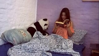 Am pierdut examenul pentru că fostul meu intră în camera mea și mi-o trage până când sunt foarte obosit