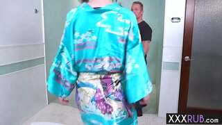 Imqareb MARA massaeg guys-ġisem u mr kbar tiegħu ħaġa