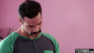 ���ਰਮੀ ਦੇ ਦਿਨ ਪ੍ਰਾਪਤ ਕਰਦਾ ਹੈ, fucked ਕੇ ਉਸ ਦੇ stepdad