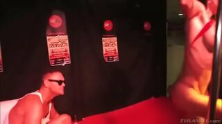 להקניט רצועה וזין חזק