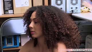 Interracial quickie နှင့်အတူဆယ်ကျော်သက်အပေါ်ကိုယ္တိုင္ေ