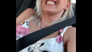 Tidak pernah melakukan itu! Aku memberikan saya orgasme di dalam taksi.