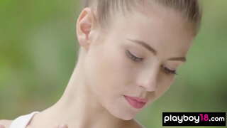 ���െലിഞ്ഞ ബ്രൂനറ്റ് on a സമയത്ത് ബോക്സ് പരിശീലനം