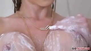 како јој је име , молим вас ?