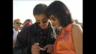 Принцесса, тән сакчысы һәм Стриптизерша