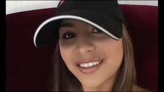 Әдемі жас брюнетка с задорными сиськи және раскосыми көзімен Мишель Майлин наслаждается күн санап артып отыр үлкен мүшесі әлемге әйгілі ебаря Мануэль Ферреры