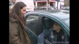 Grande cagna si fa scopare da due ragazzi hanno preso un arresto