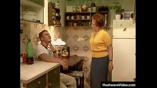 Granny &#039;s വലിയ സാഹസികമായ #1 - സൂസൻ - വ്യത്യാസം ages between പ്രായപൂർത്തിയായ എന്തായി mom and her young lover couldn&#039; t be greater!